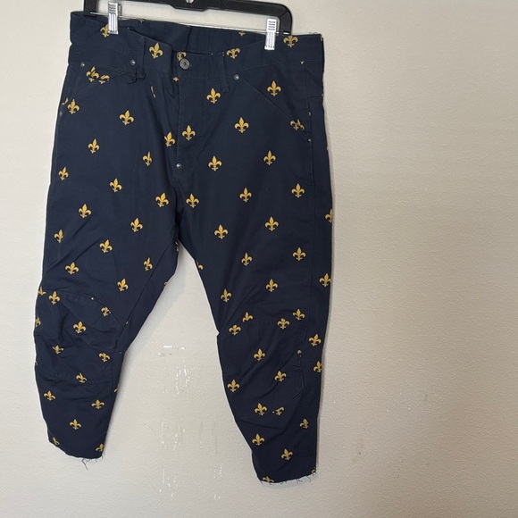 5622 mens Black Pants with Gold Fleur-de-Lis Pattern 38     #79 - Picture 1 of 3